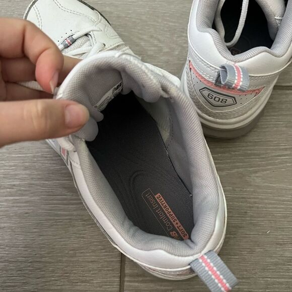 NEW BALANCE 608 WOMENS ATHLETIC SNEAKERS 9 WHITE LEATHER WALKING DAD SHOES PINK - Picture 8 of 9